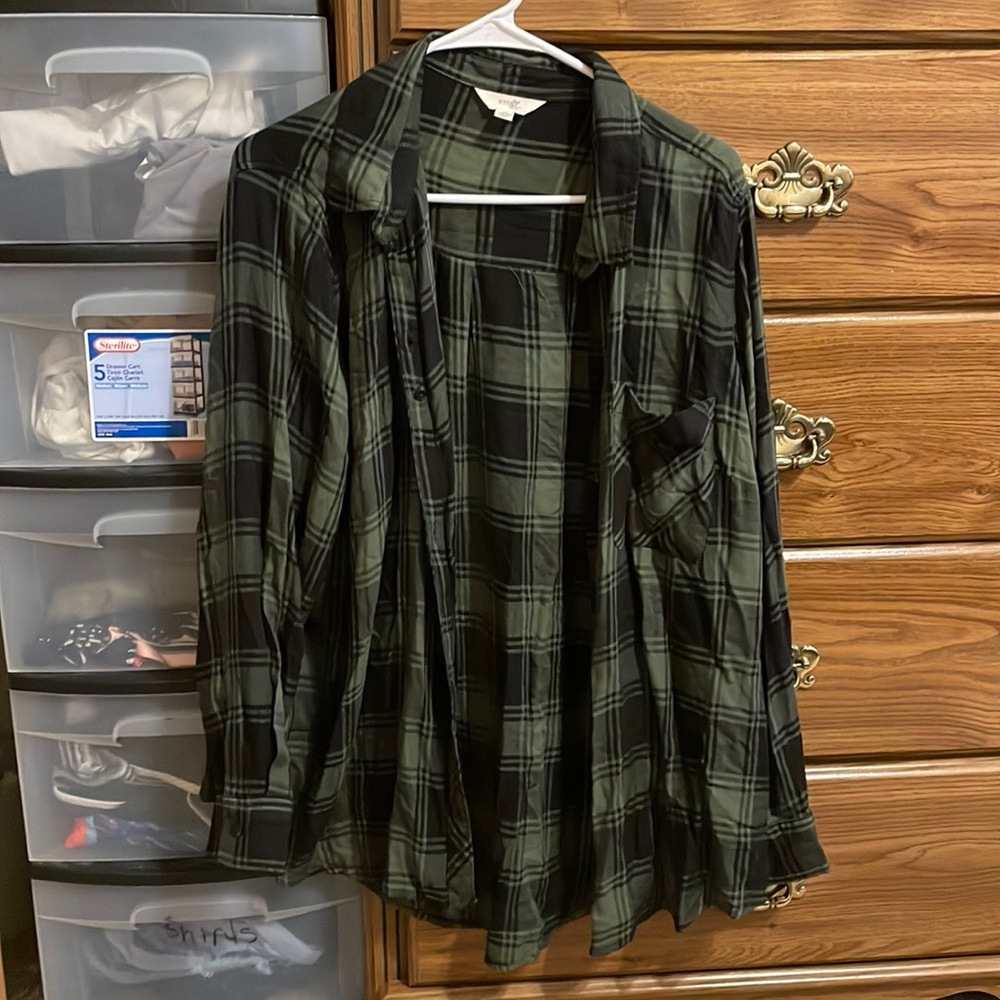 Grey and black Flannel. Size 1x (16w-18w)